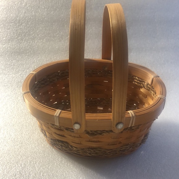 Vintage Apple hand woven basket - Picture 6 of 16